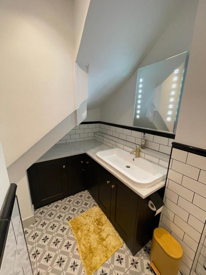 Lees Lookout Holt ,2 Bedroom Luxury Apartment With Private Parking Экстерьер фото