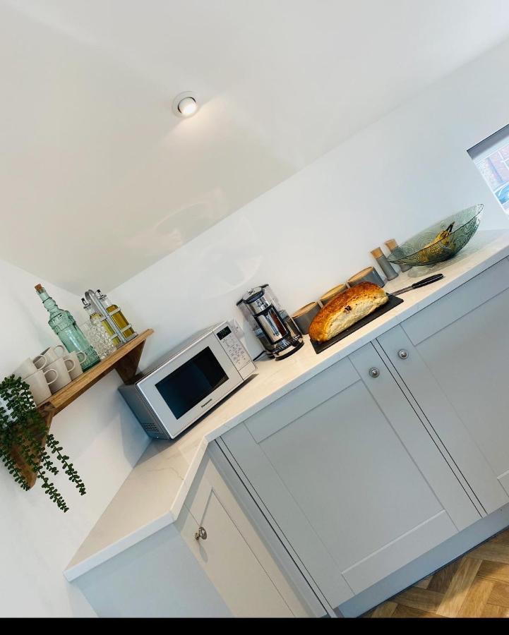 Lees Lookout Holt ,2 Bedroom Luxury Apartment With Private Parking Экстерьер фото