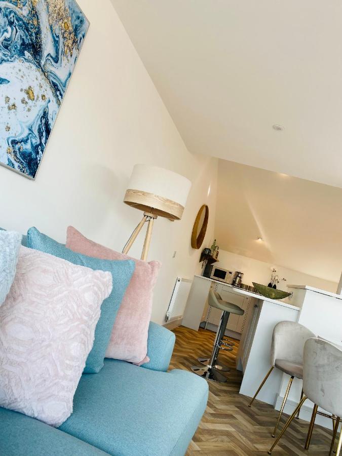 Lees Lookout Holt ,2 Bedroom Luxury Apartment With Private Parking Экстерьер фото
