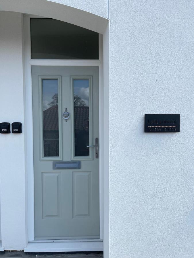 Lees Lookout Holt ,2 Bedroom Luxury Apartment With Private Parking Экстерьер фото