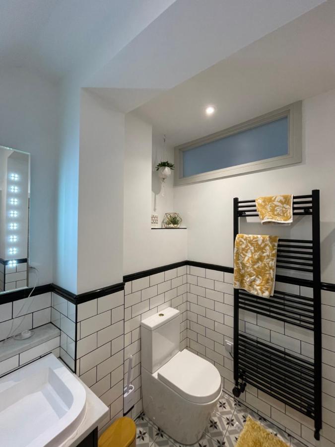 Lees Lookout Holt ,2 Bedroom Luxury Apartment With Private Parking Экстерьер фото