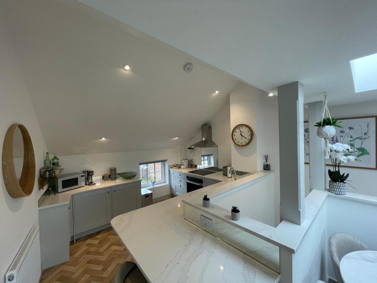 Lees Lookout Holt ,2 Bedroom Luxury Apartment With Private Parking Экстерьер фото
