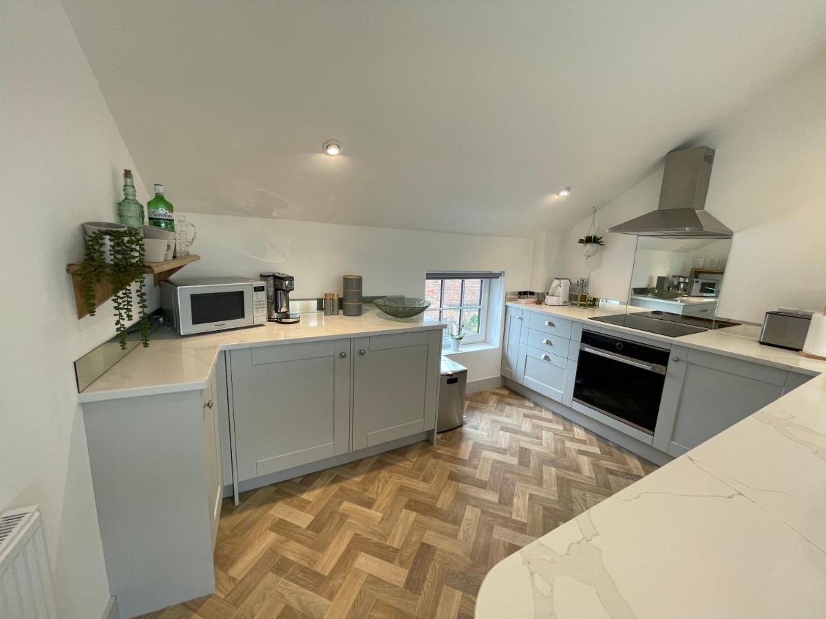 Lees Lookout Holt ,2 Bedroom Luxury Apartment With Private Parking Экстерьер фото