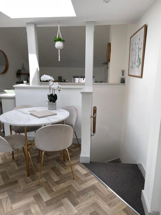 Lees Lookout Holt ,2 Bedroom Luxury Apartment With Private Parking Экстерьер фото